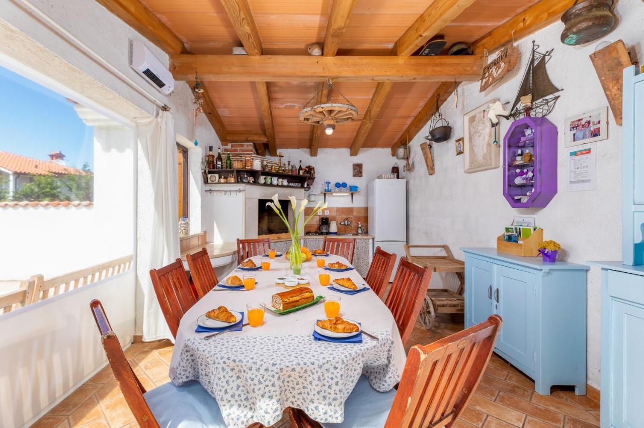 Nature & Sea Holiday Home With Pool Pula Exteriör bild