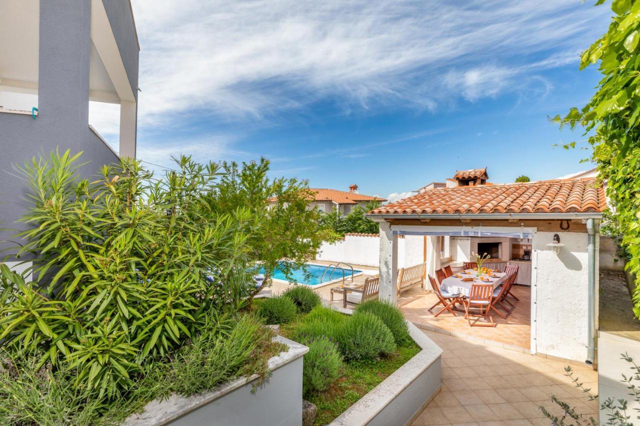 Nature & Sea Holiday Home With Pool Pula Exteriör bild