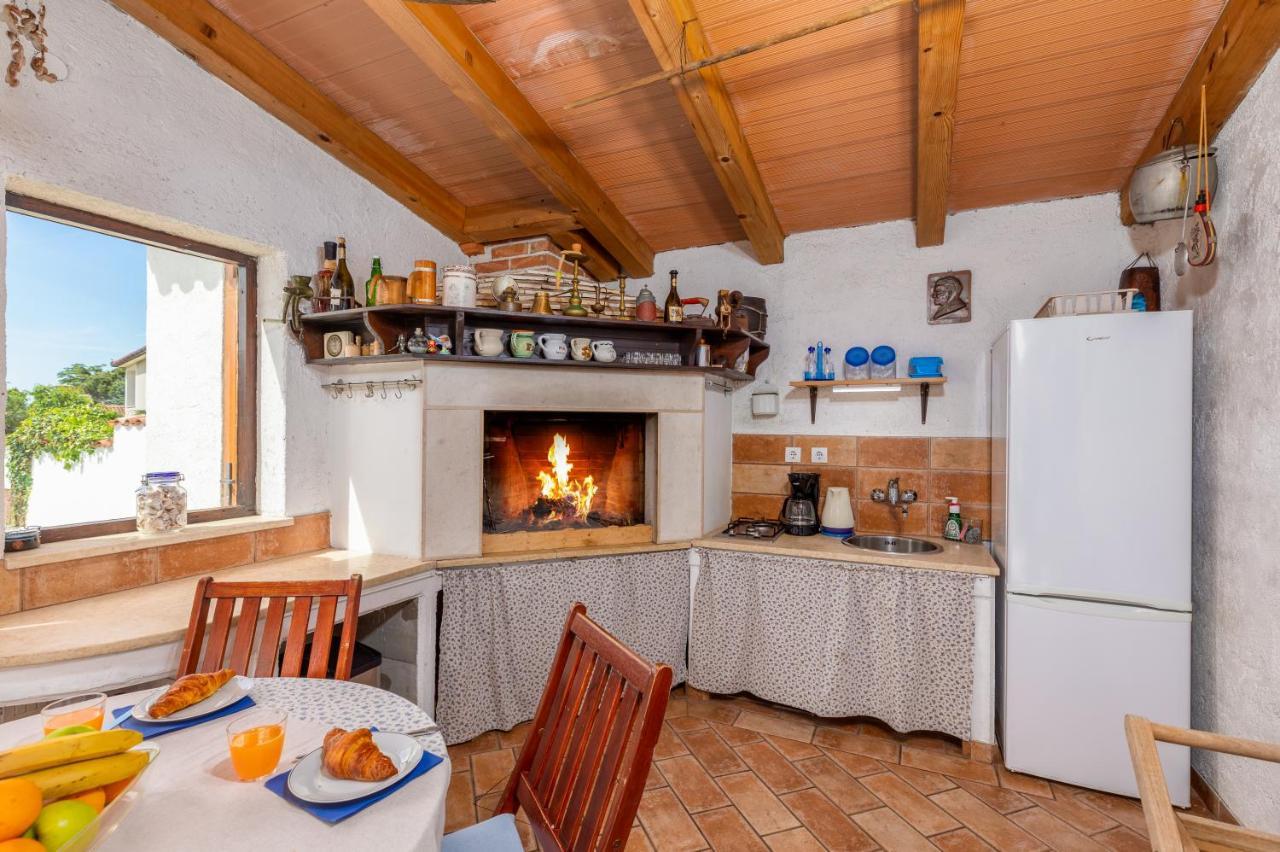 Nature & Sea Holiday Home With Pool Pula Exteriör bild