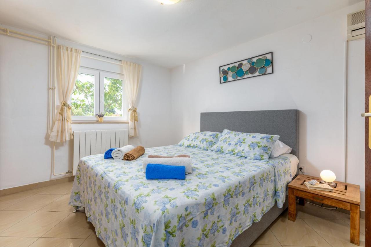 Nature & Sea Holiday Home With Pool Pula Exteriör bild